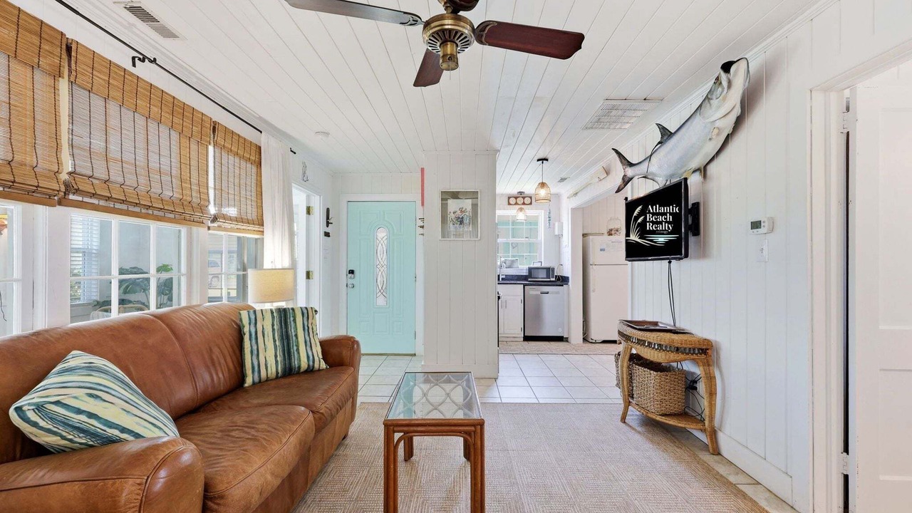 Photo of Livingroom in Atlantic Beach