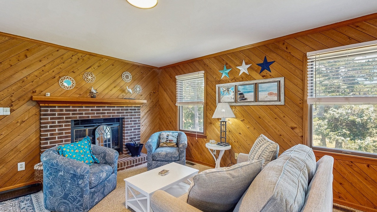 Photo of Livingroom in Brigands' Bay