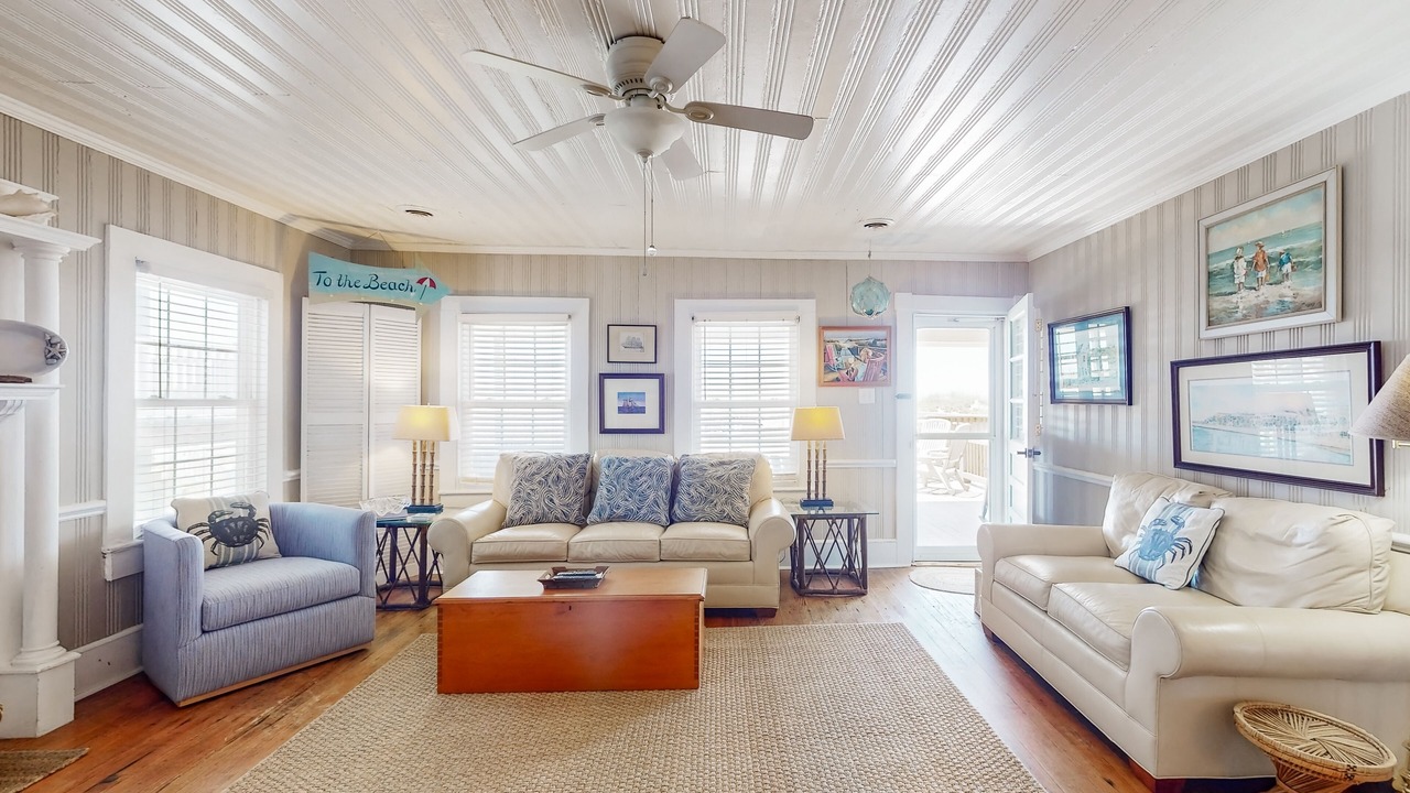 Photo of Livingroom in Atlantic Beach