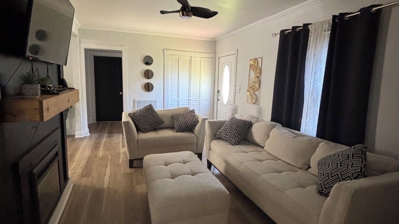 Photo of Livingroom in Jacksonville