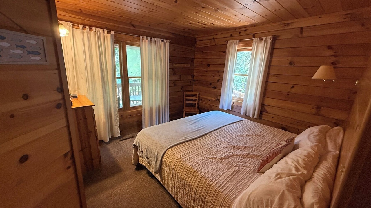 Photo of Bedroom in Shell Knob