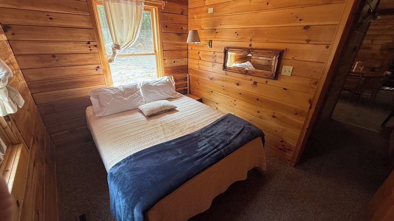 Photo of Bedroom in Shell Knob
