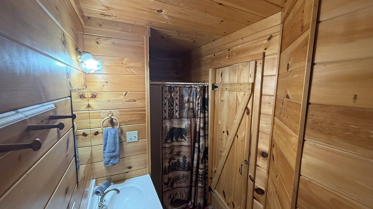 Photo of Bathroom in Shell Knob