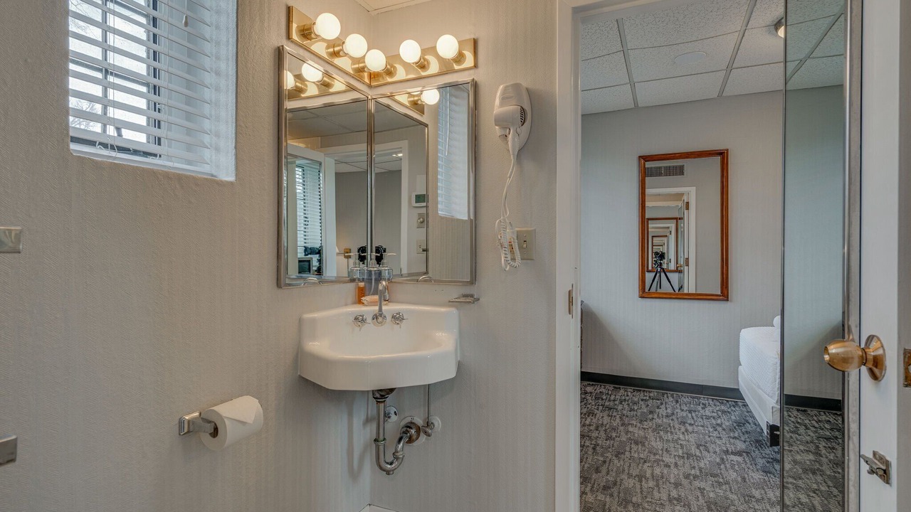 Photo of Bathroom in Music Row