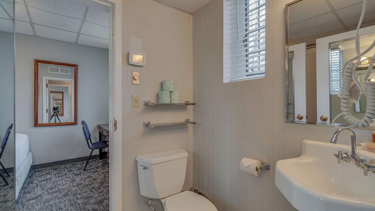Photo of Bathroom in Music Row