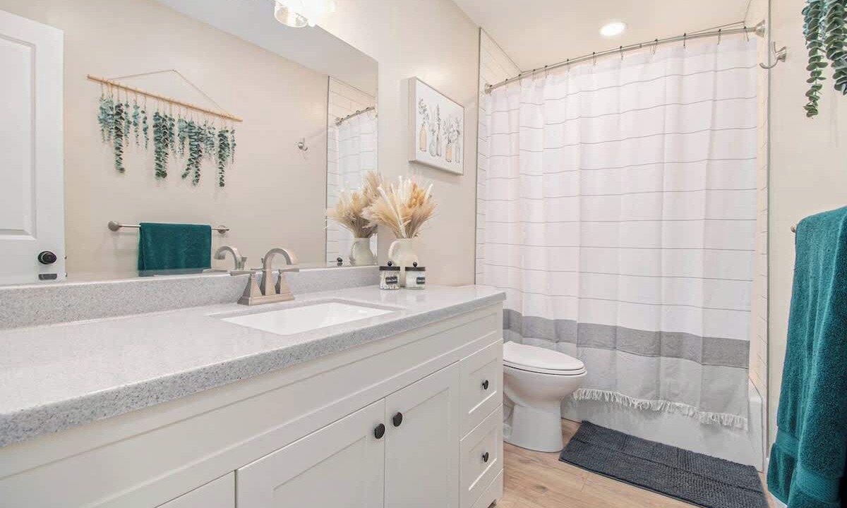 Photo of Bathroom in Aksarben - Elmwood Park