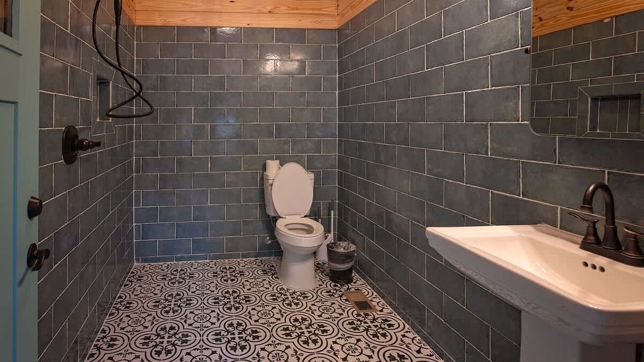 Photo of Bathroom in Benton