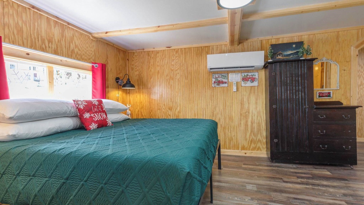 Photo of Bedroom in Rockaway Beach