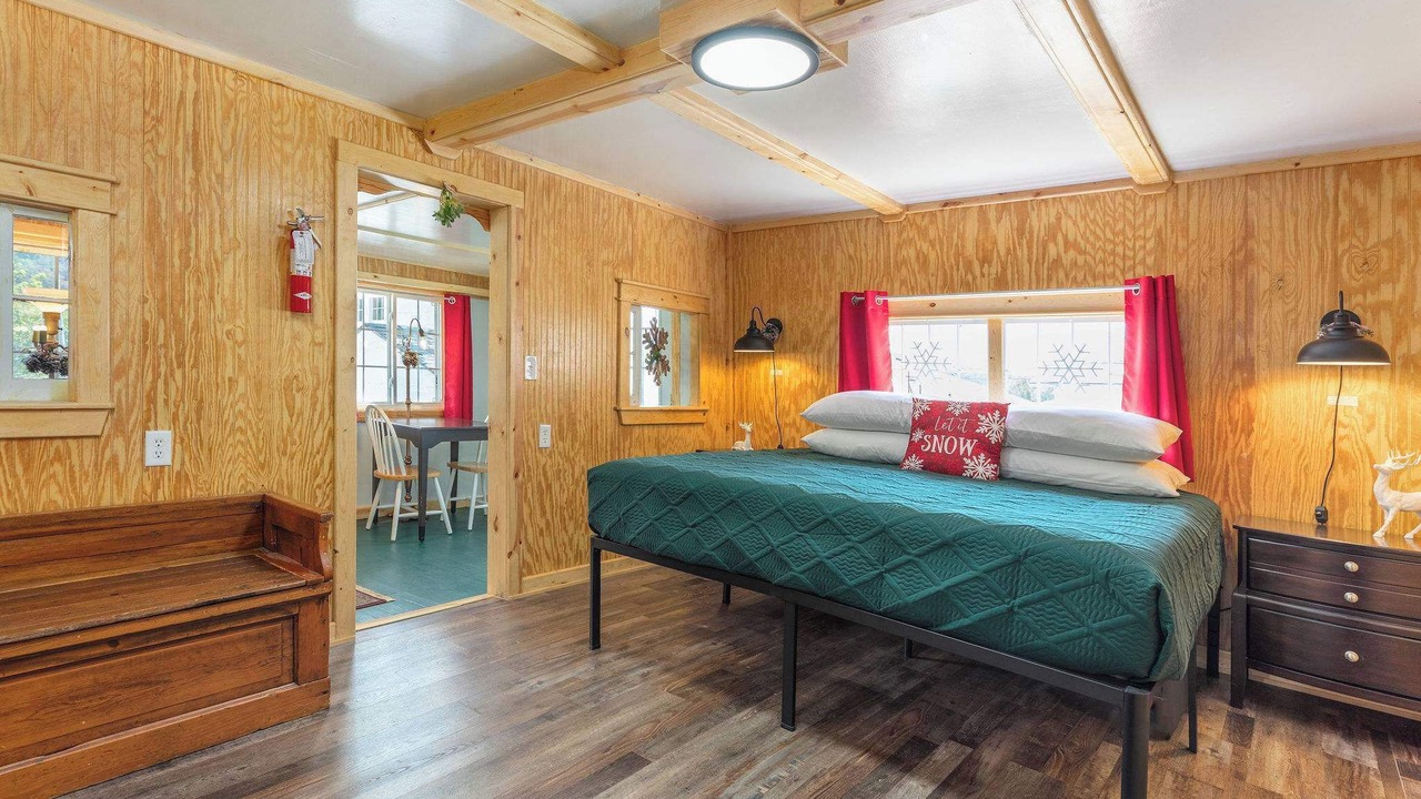 Photo of Bedroom in Rockaway Beach