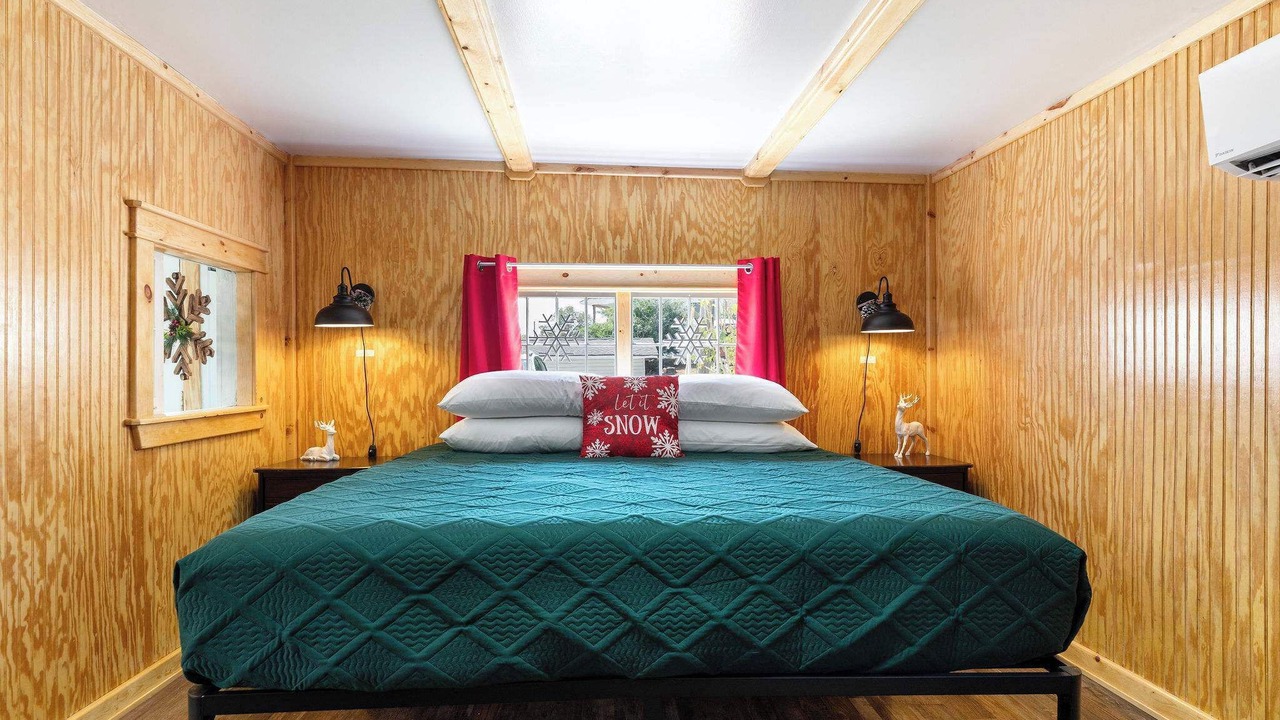 Photo of Bedroom in Rockaway Beach