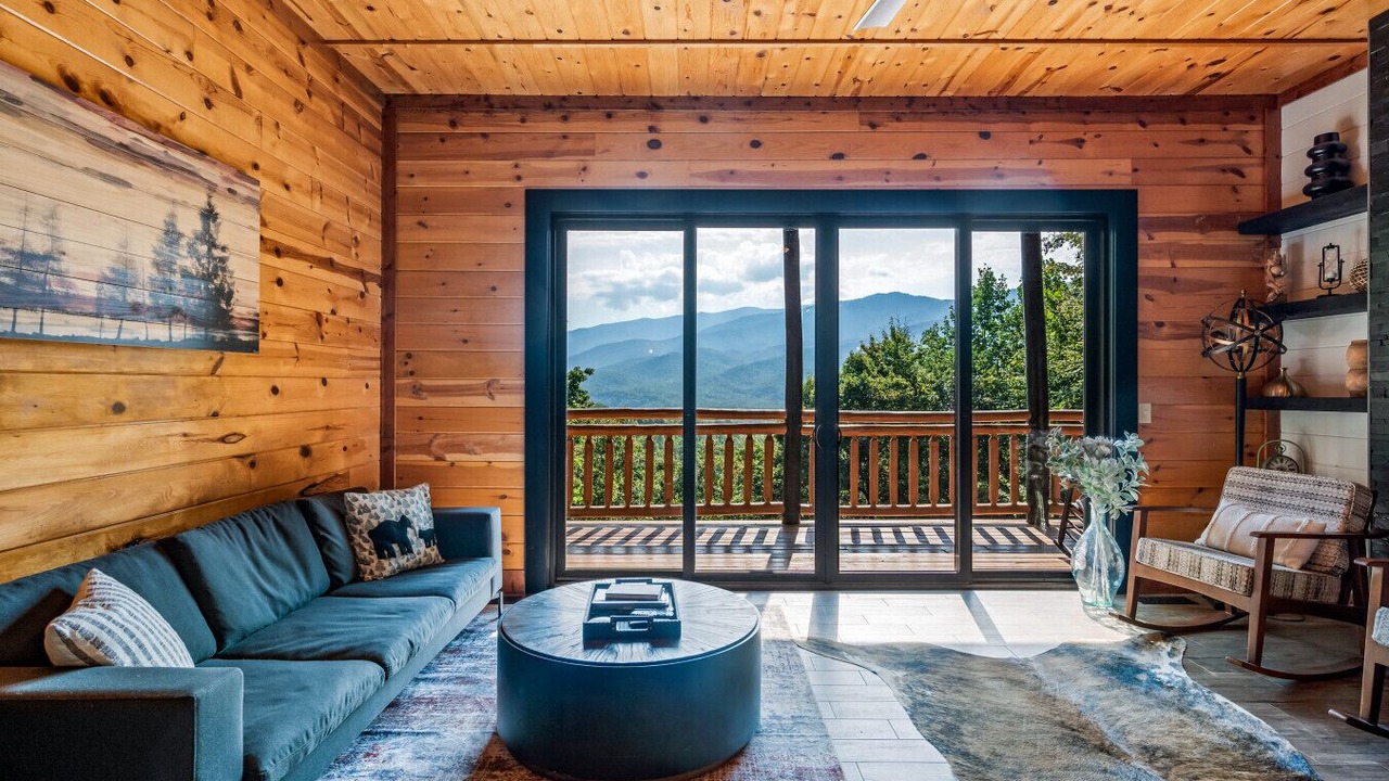 Photo of Livingroom in Pittman Center