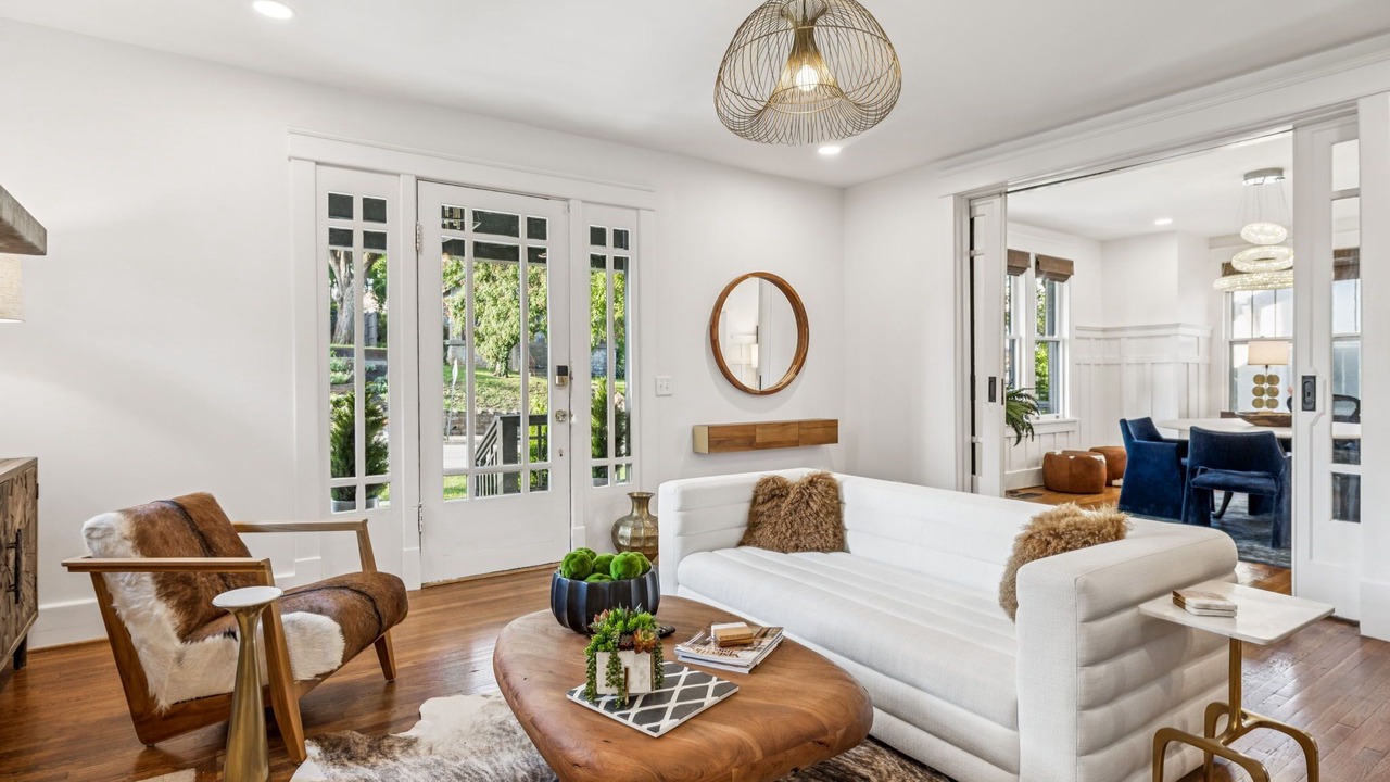Photo of Livingroom in Belmont - Hillsboro