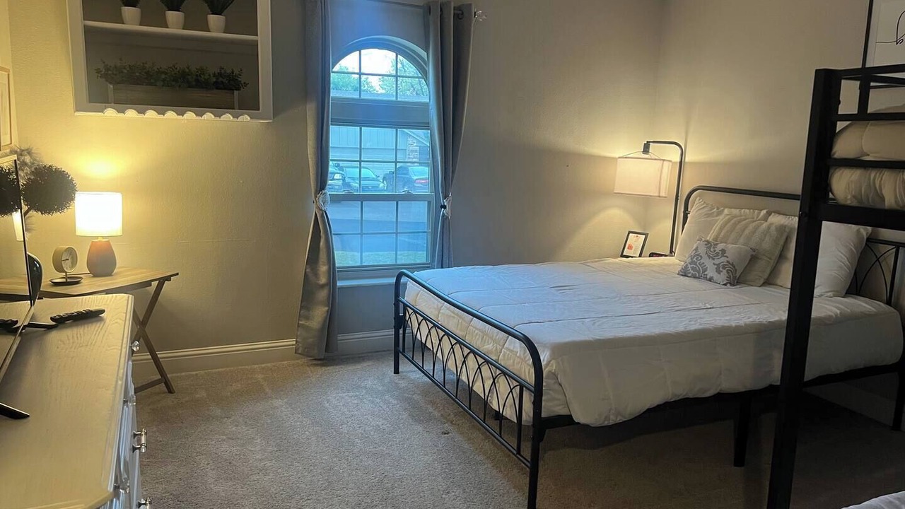 Photo of Bedroom in Clinton