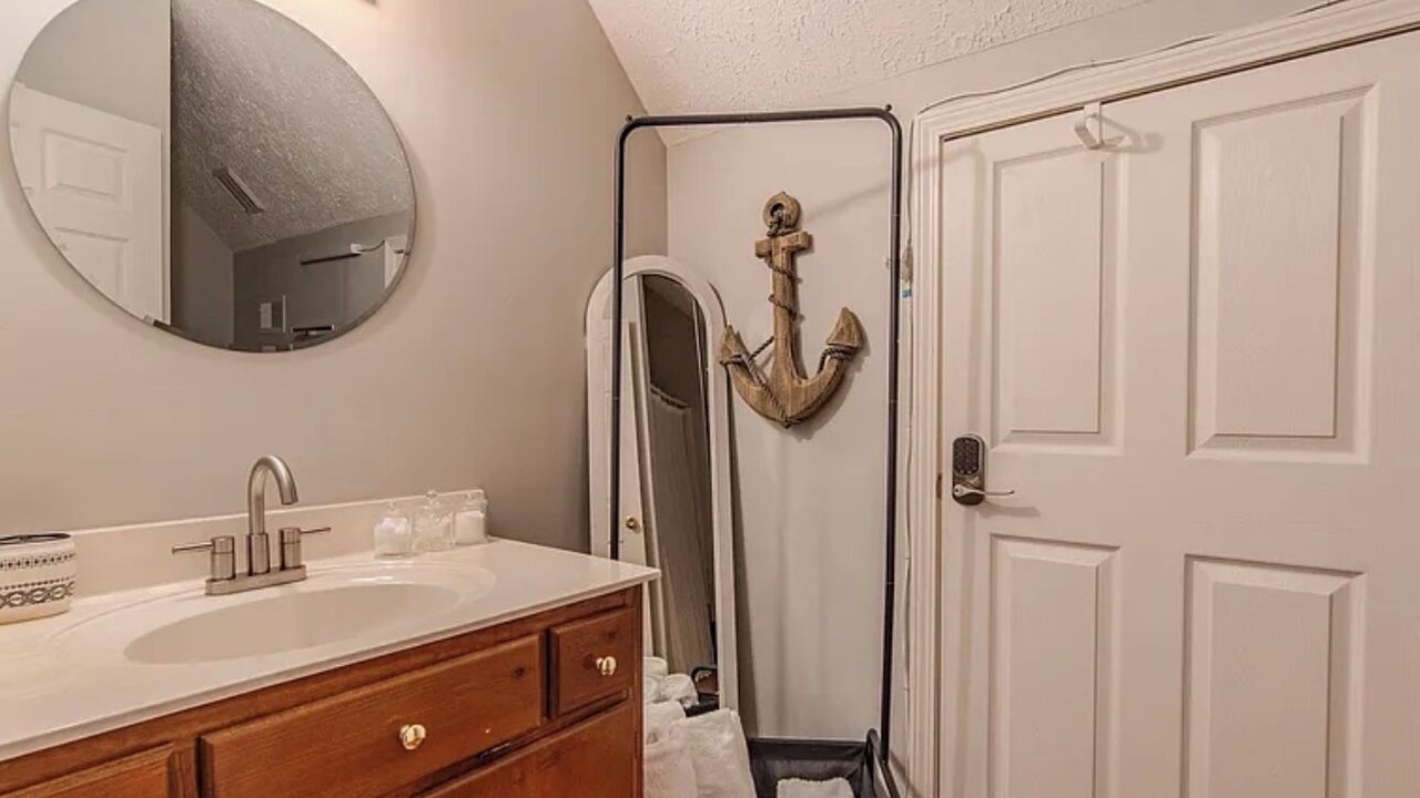 Photo of Bathroom in Counce