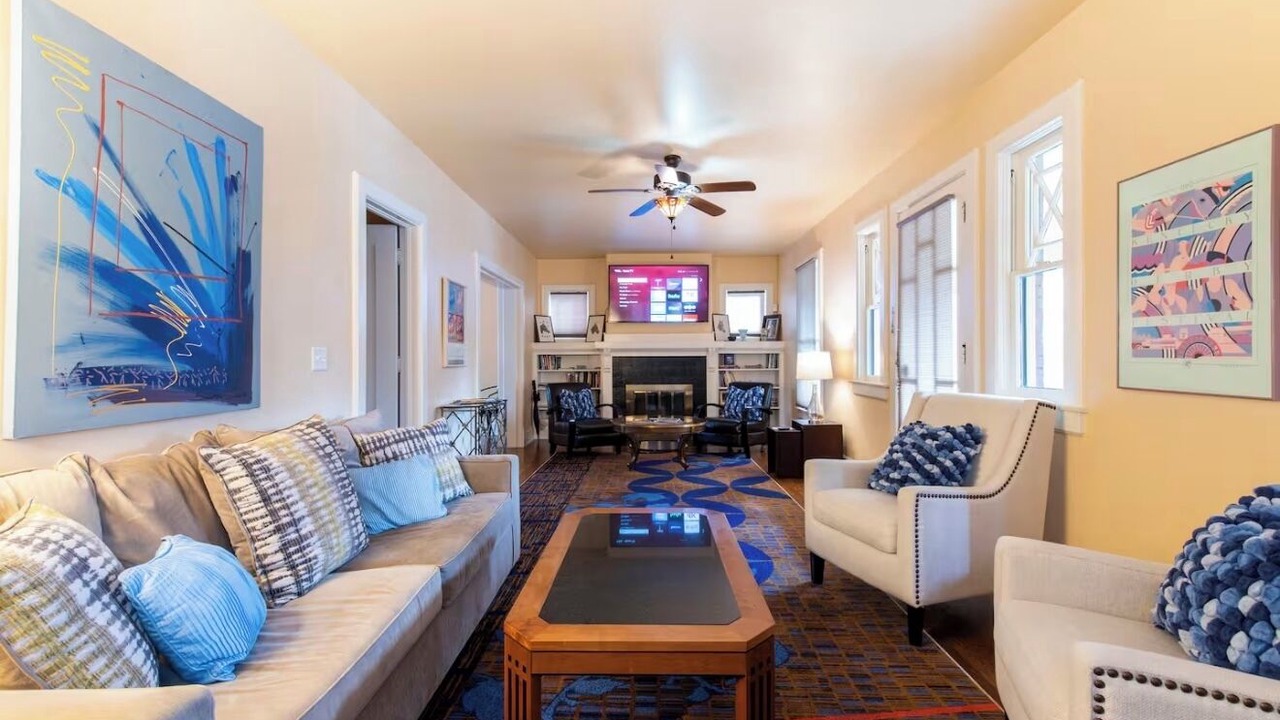 Photo of Livingroom in Cherokee Triangle