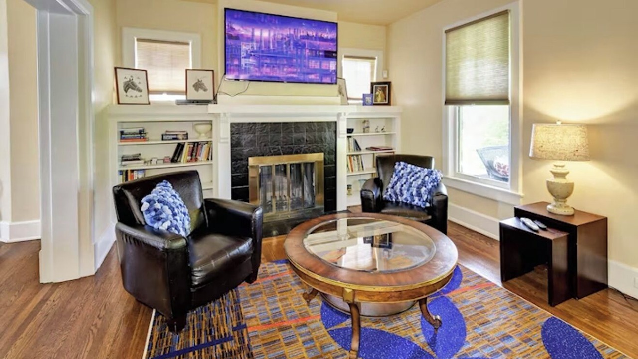 Photo of Livingroom in Cherokee Triangle