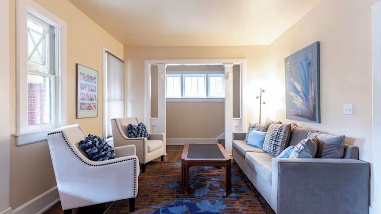 Photo of Livingroom in Cherokee Triangle