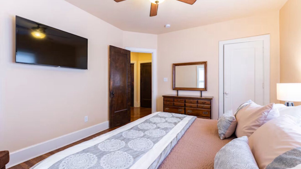 Photo of Bedroom in Cherokee Triangle