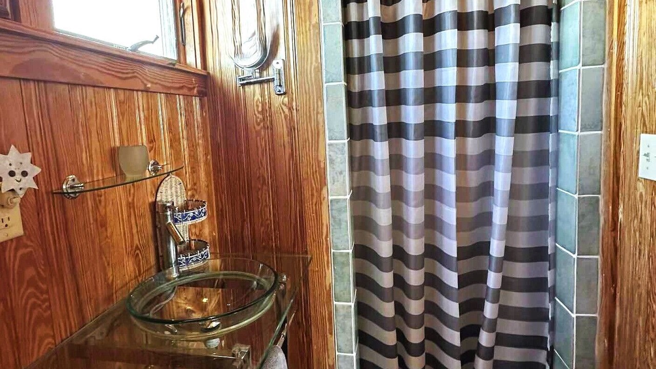 Photo of Bathroom in Ocracoke