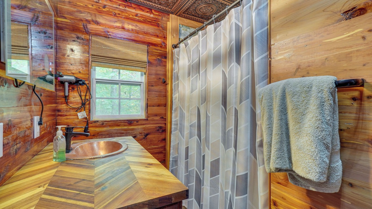 Photo of Bathroom in Oneida