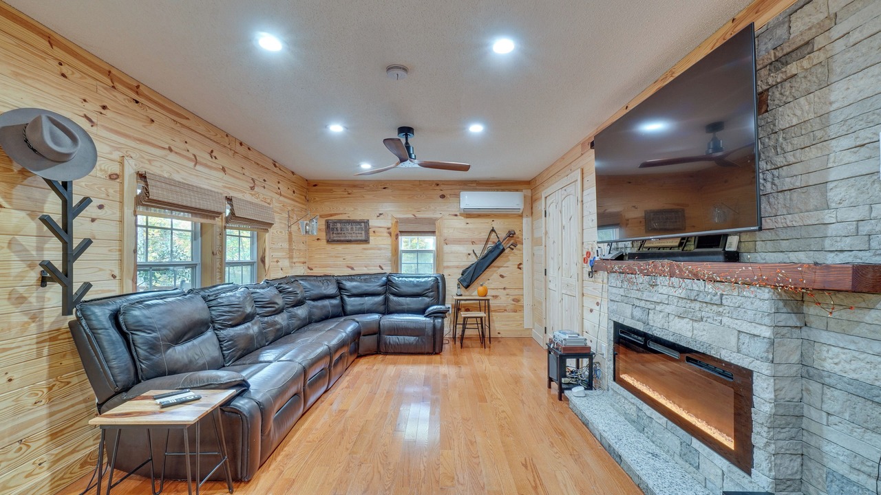 Photo of Livingroom in Oneida