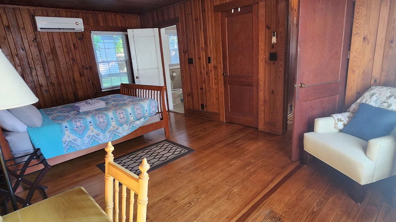 Photo of Bedroom in Clinton