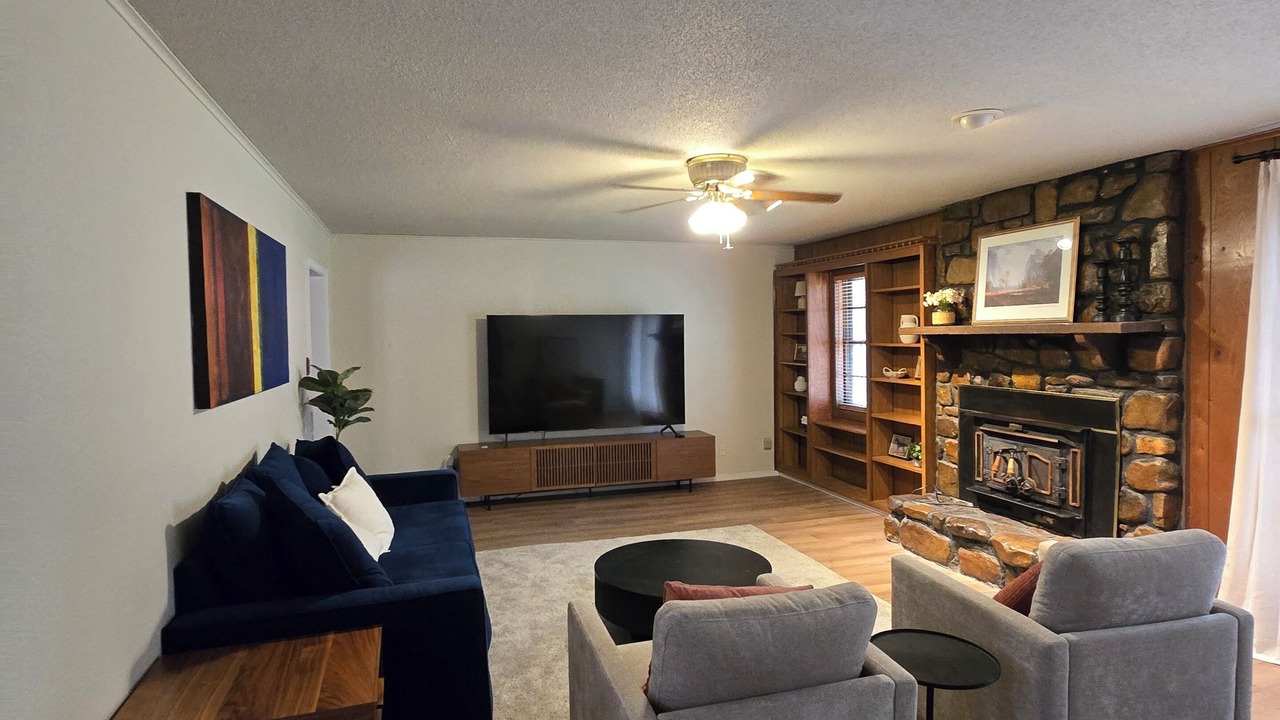 Photo of Livingroom in Uniontown