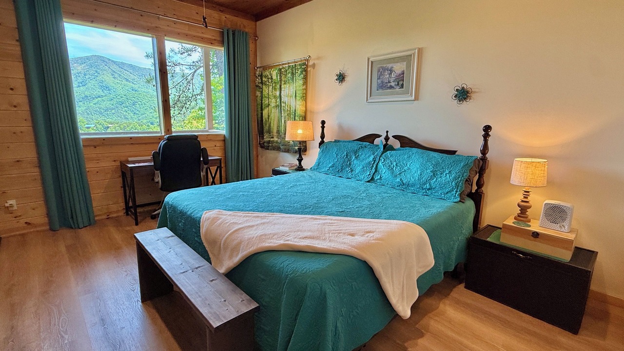 Photo of Bedroom in Wears Valley