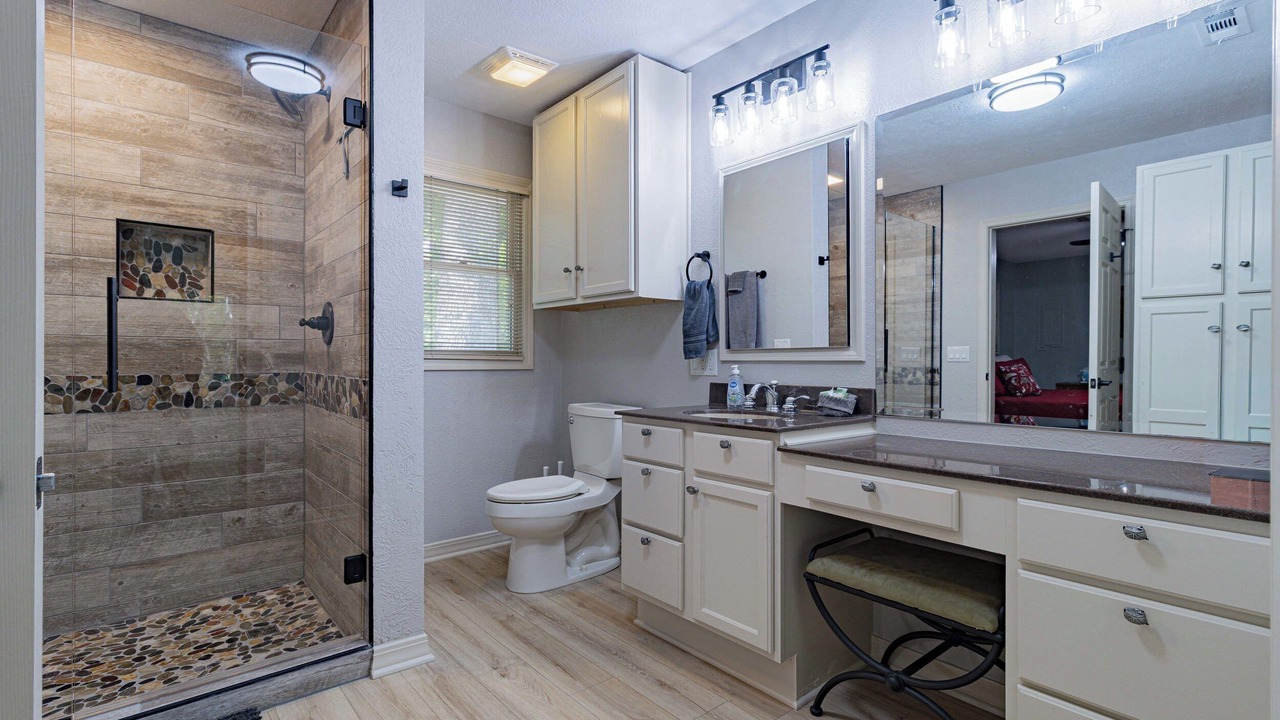 Photo of Bathroom in Lakeview