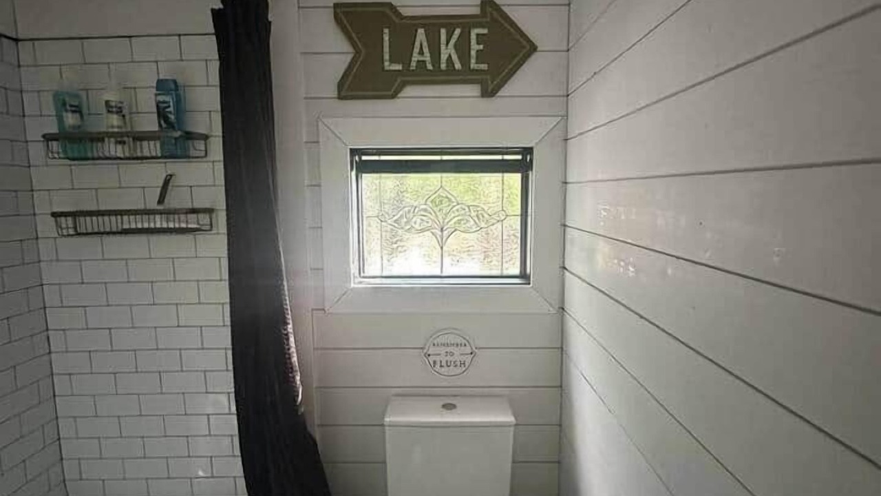 Photo of Bathroom in Counce