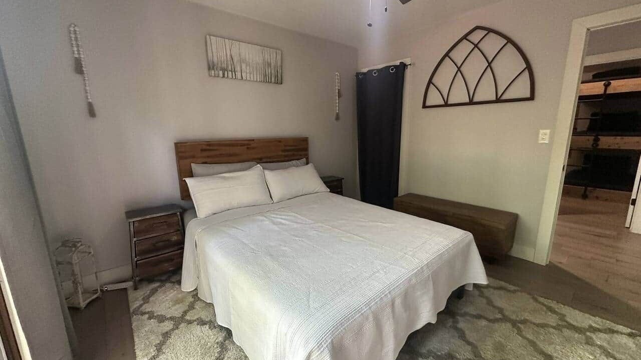 Photo of Bedroom in Counce