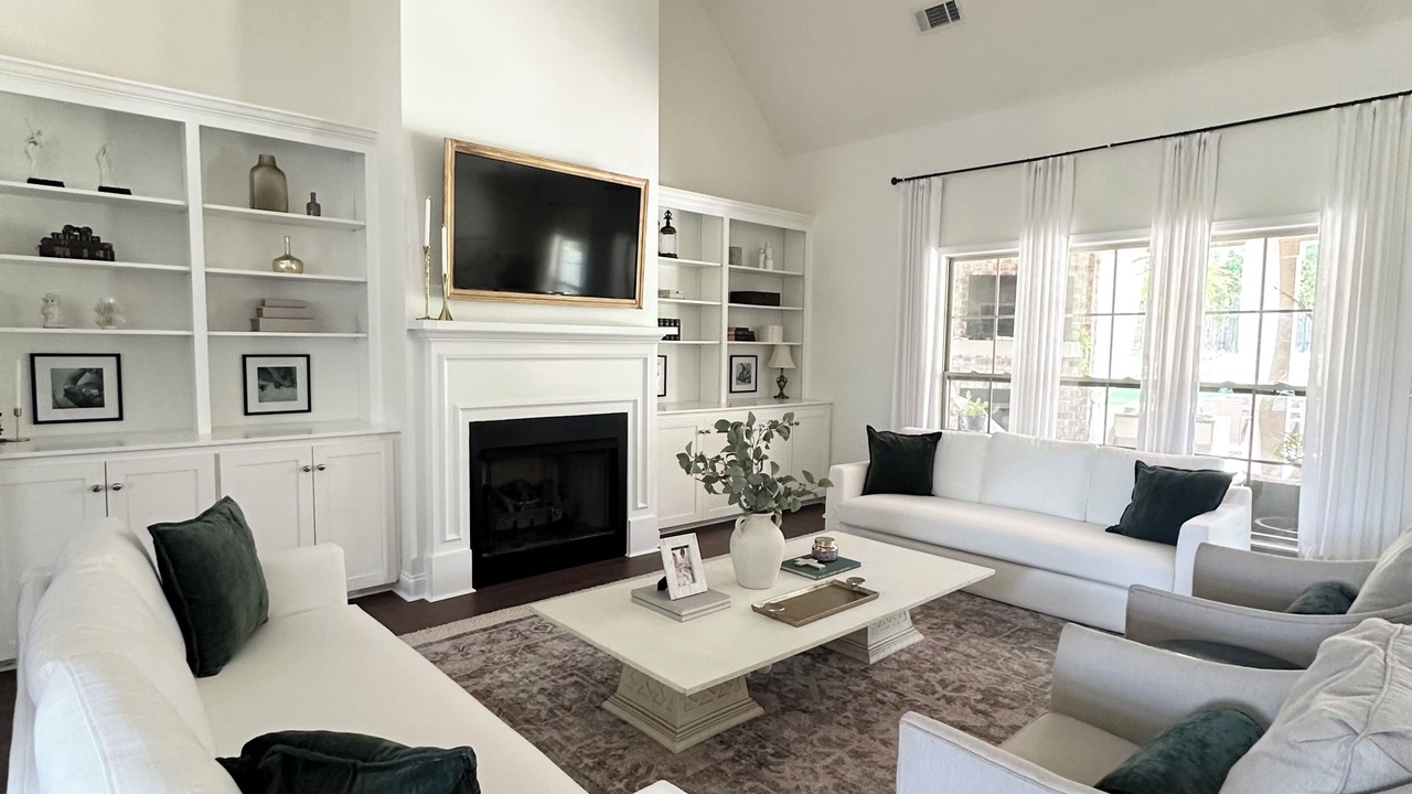 Photo of Livingroom in Twelve Oaks