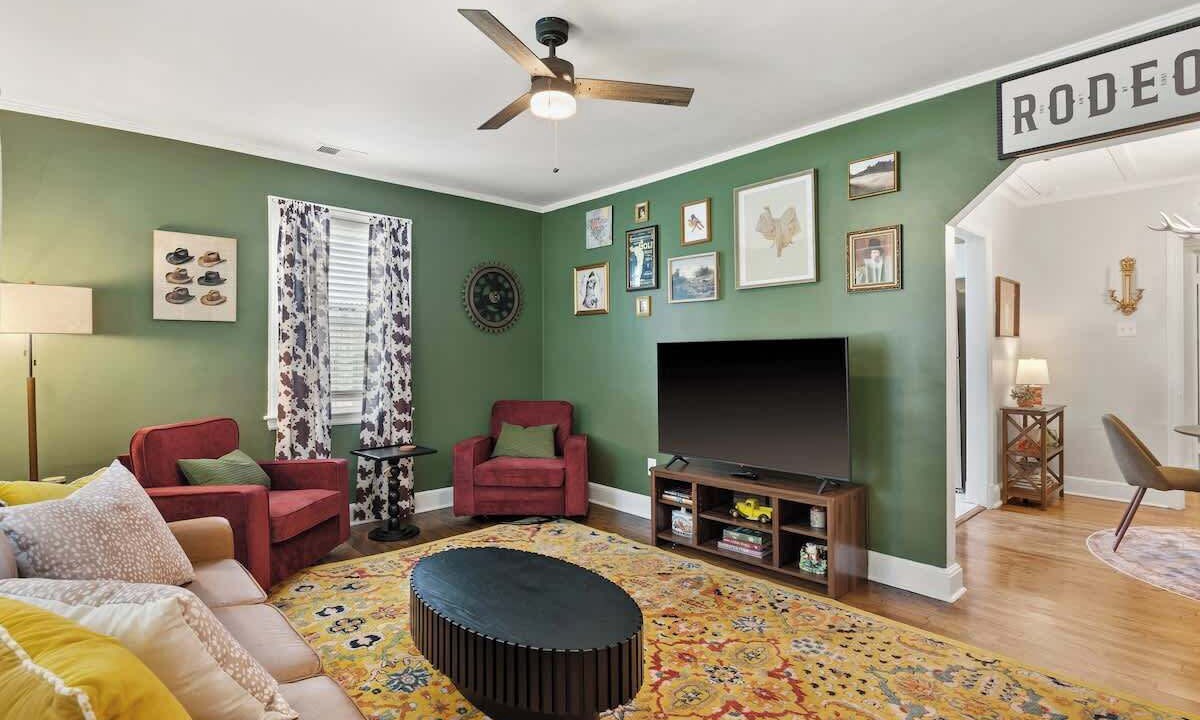 Photo of Livingroom in University District