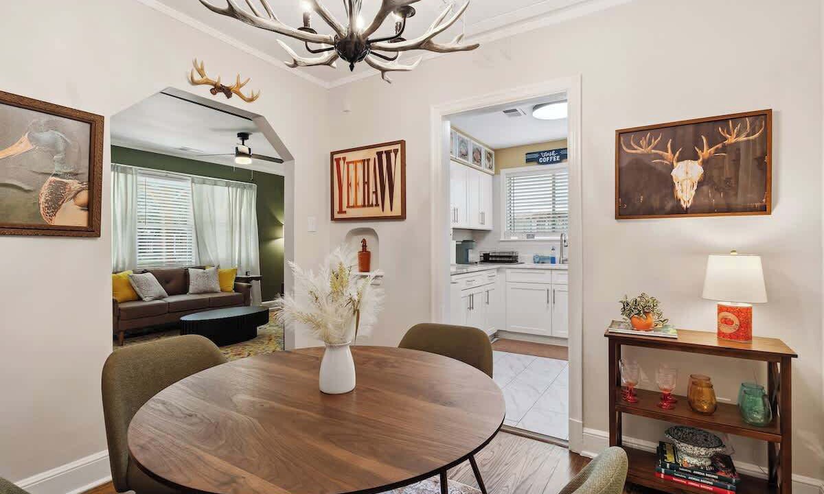 Photo of Livingroom in University District