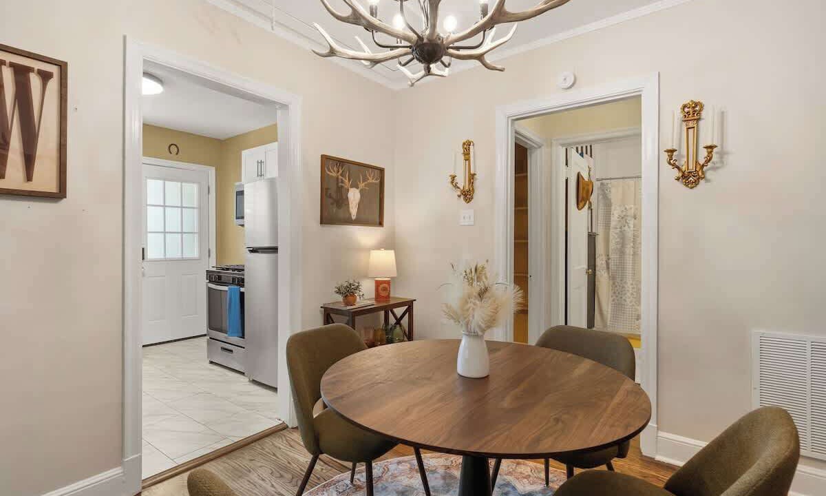 Photo of Livingroom in University District