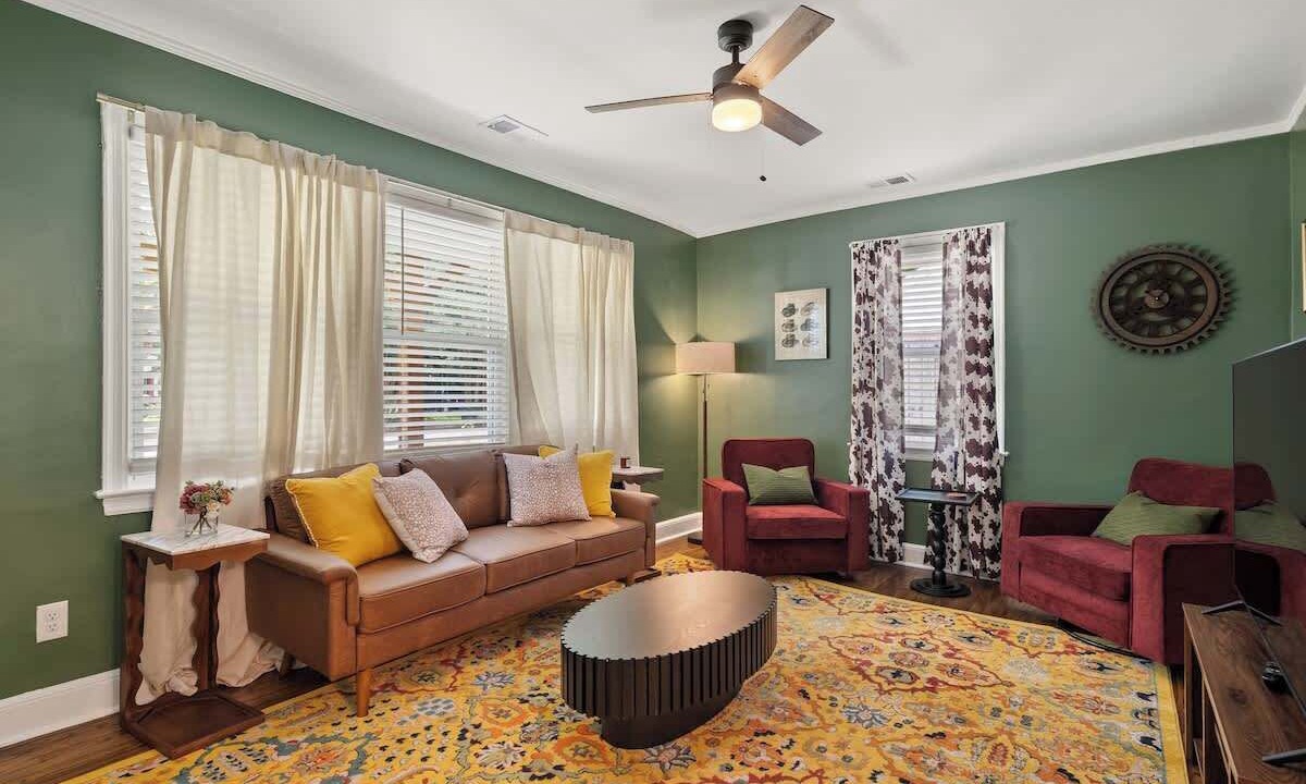 Photo of Livingroom in University District