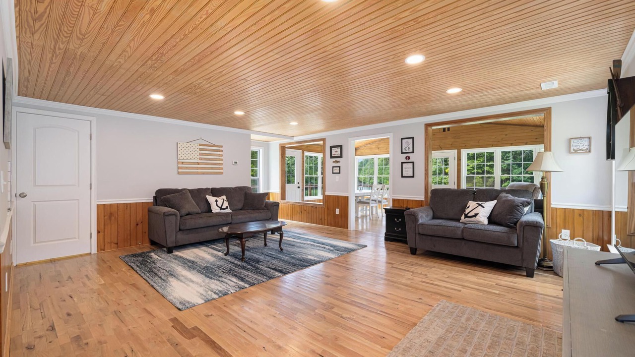 Photo of Bedroom in Piney Flats