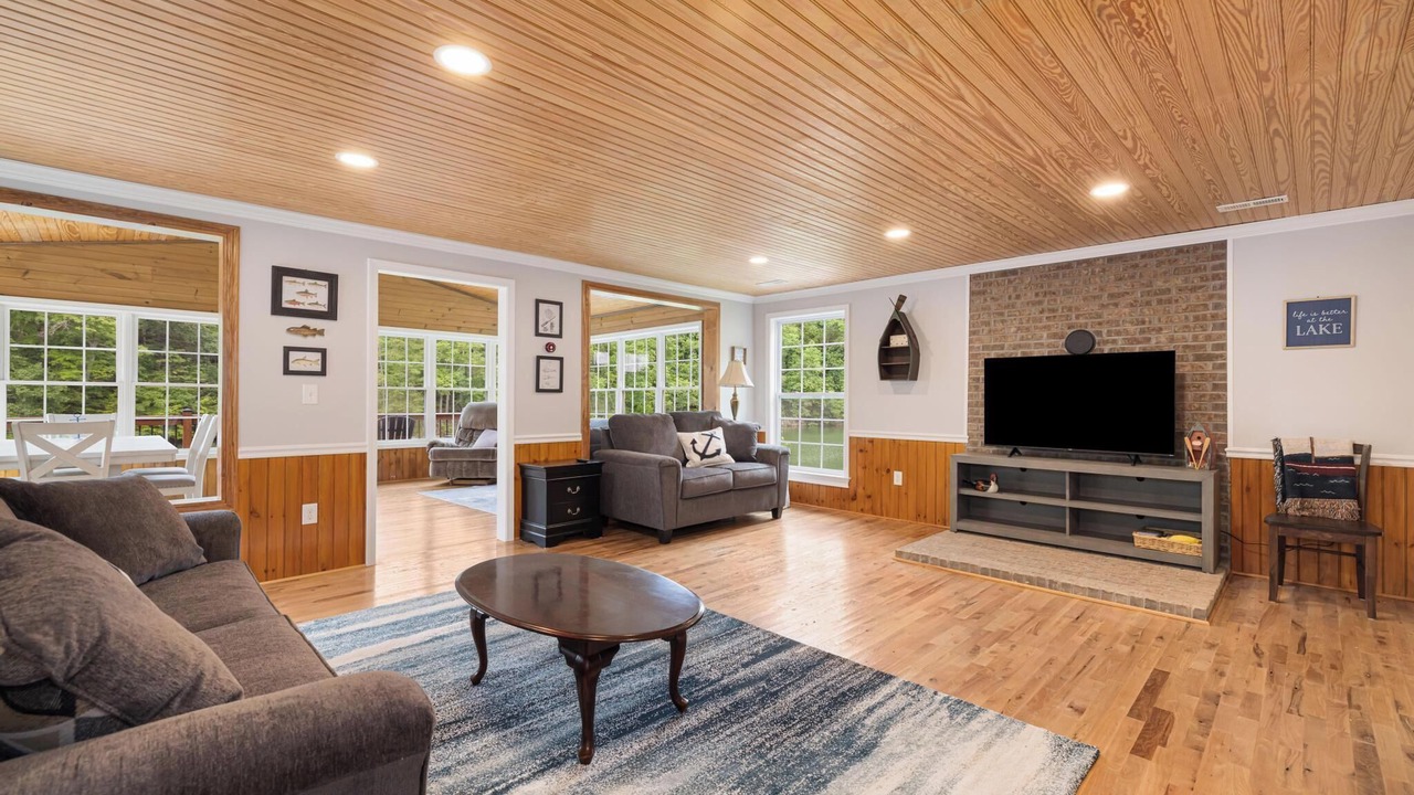 Photo of Bedroom in Piney Flats