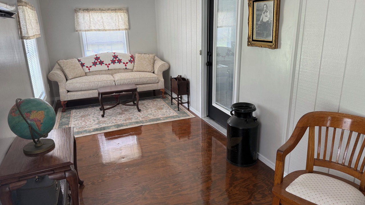 Photo of Livingroom in Woodbine