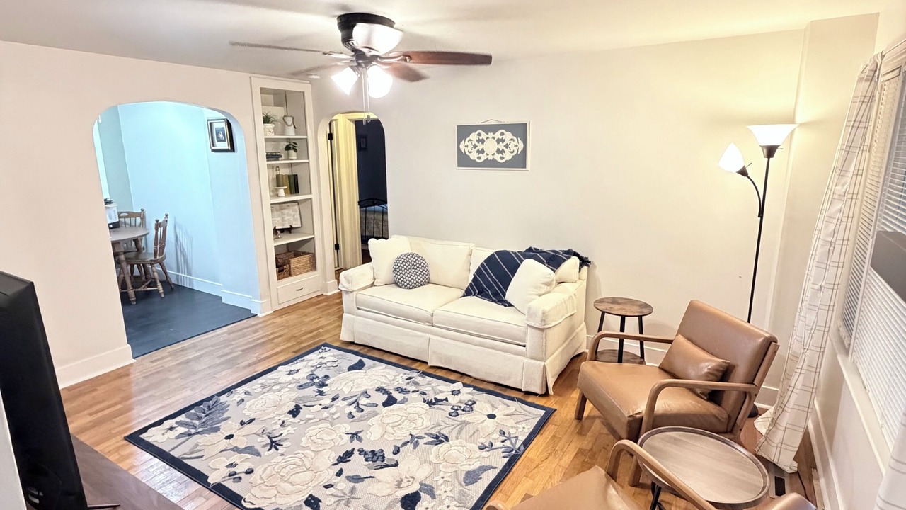 Photo of Livingroom in Lansing
