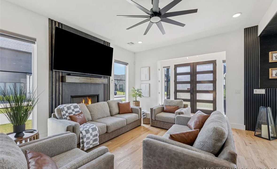 Photo of Livingroom in Bixby