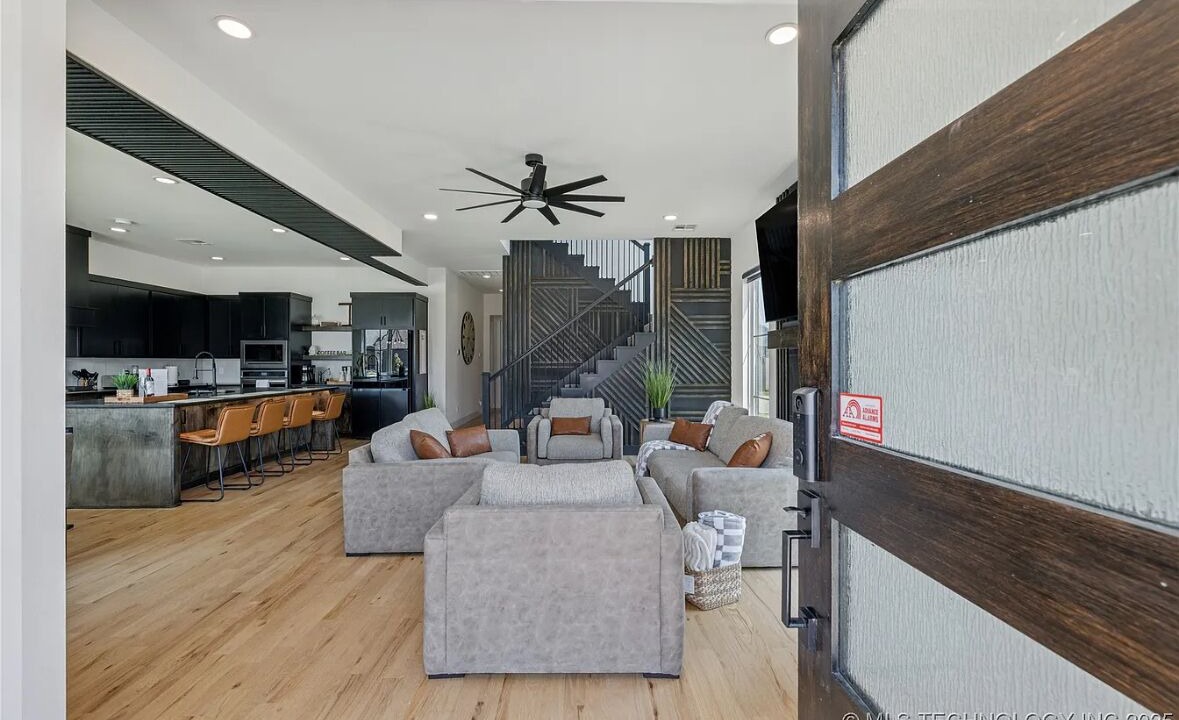 Photo of Livingroom in Bixby