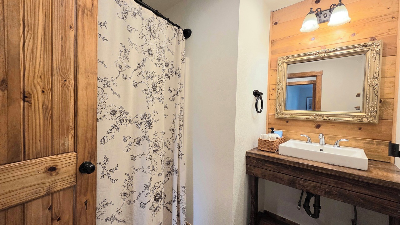 Photo of Bathroom in Mountainburg