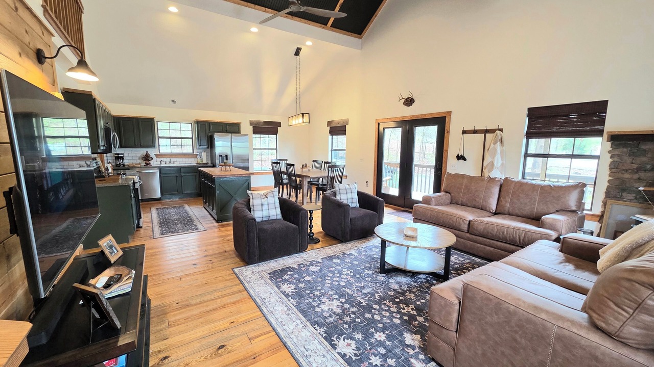 Photo of Livingroom in Mountainburg