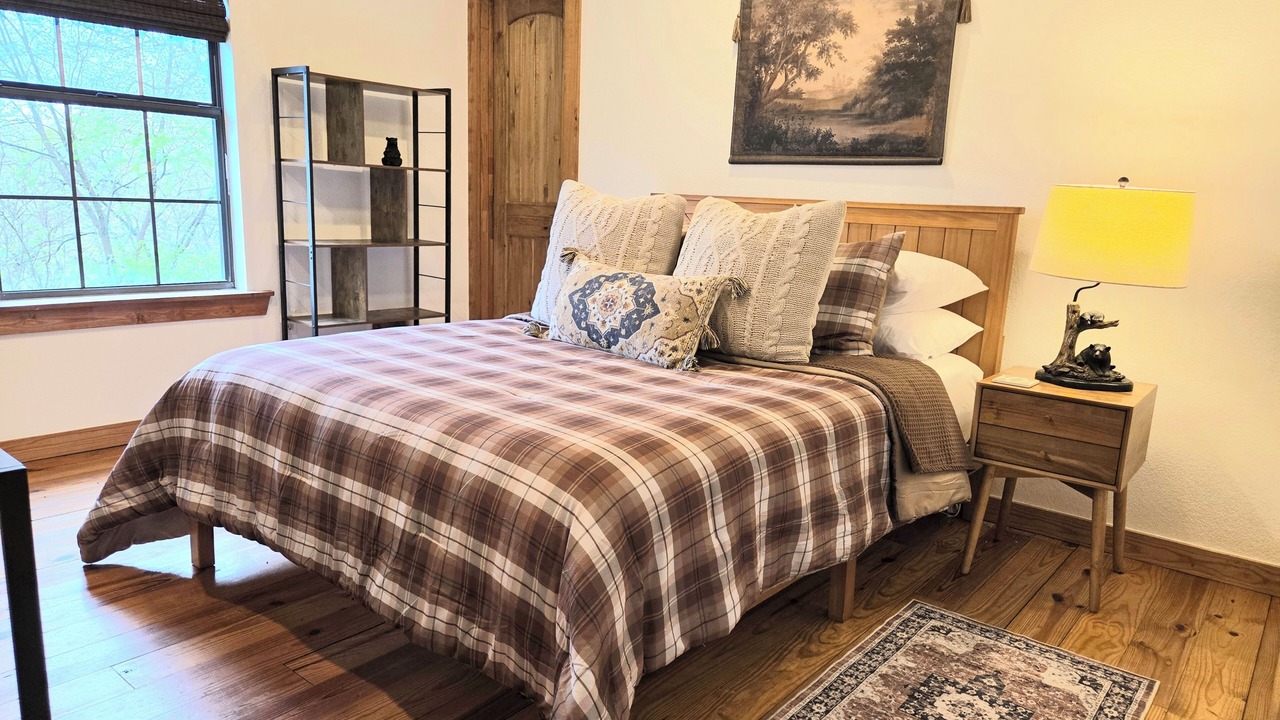 Photo of Bedroom in Mountainburg