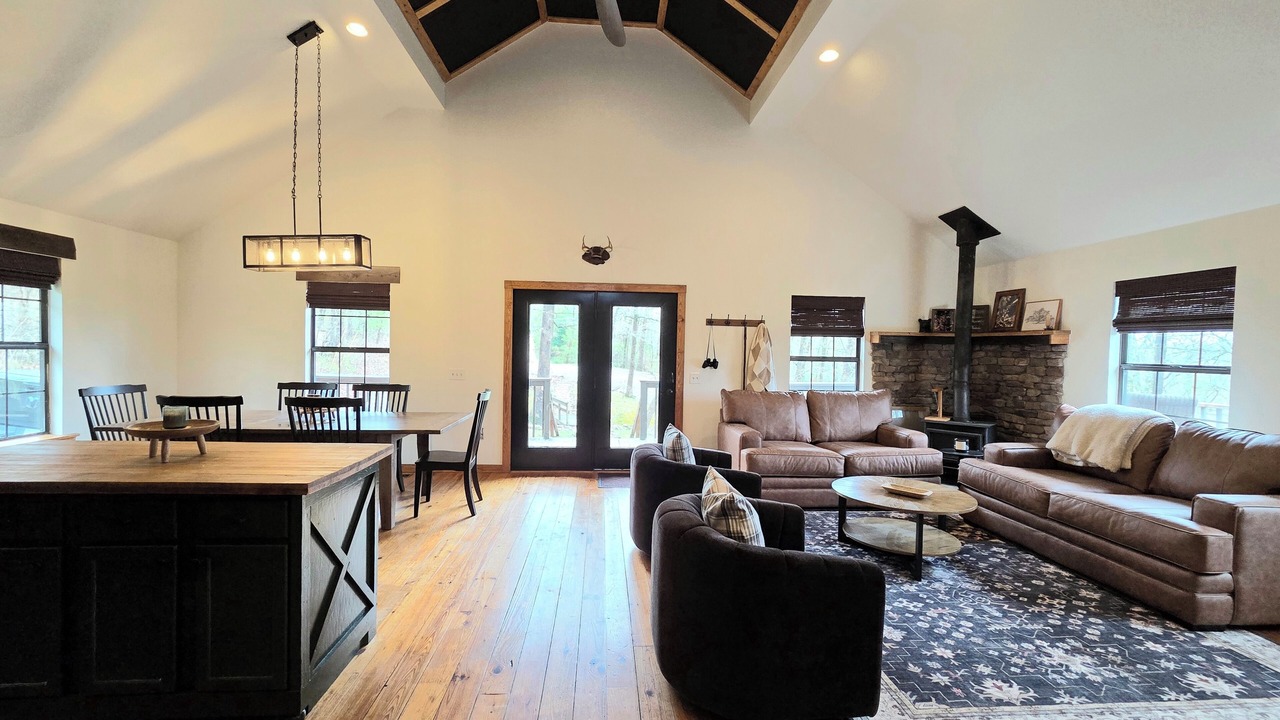 Photo of Livingroom in Mountainburg