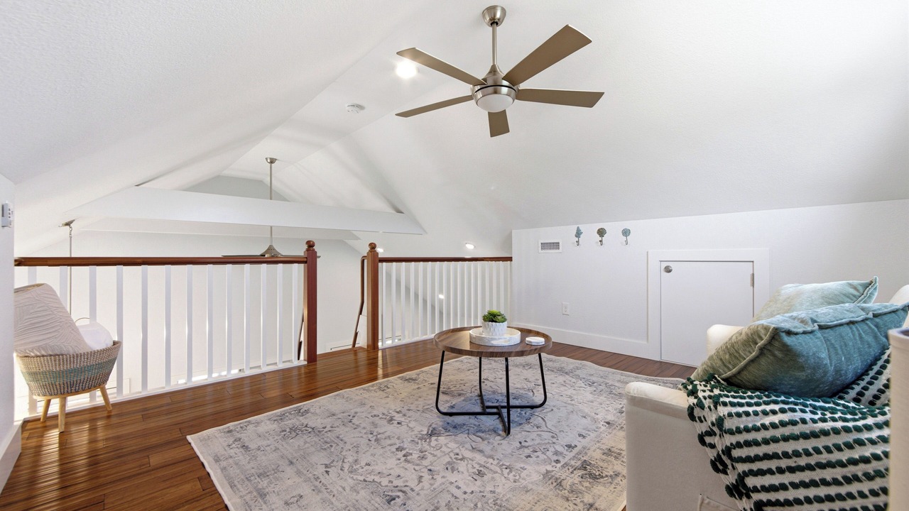 Photo of Livingroom in Wind Over Waves
