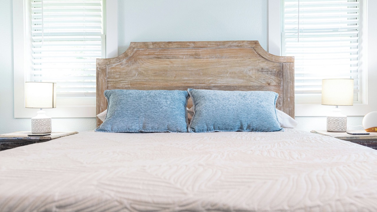 Photo of Bedroom in Wind Over Waves