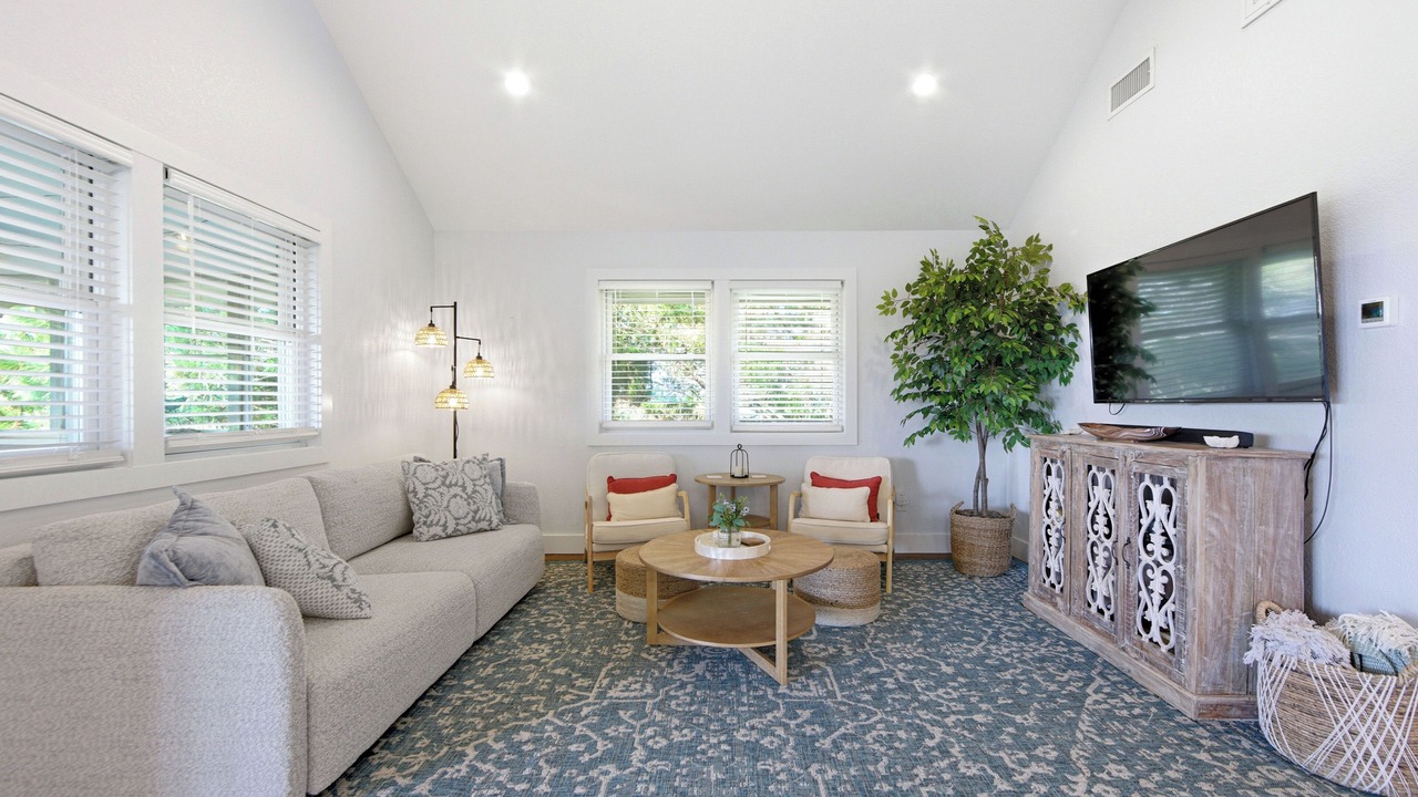 Photo of Livingroom in Wind Over Waves