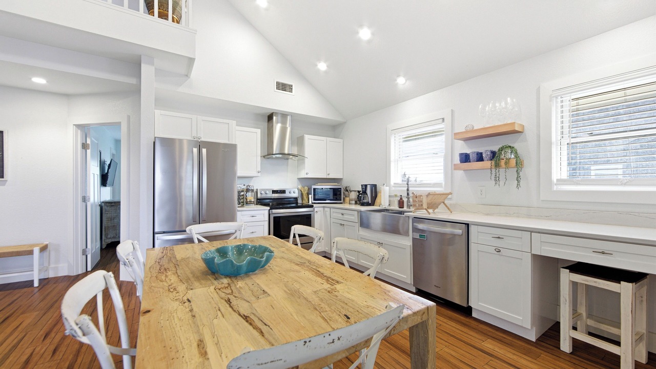 Photo of Kitchen in Wind Over Waves